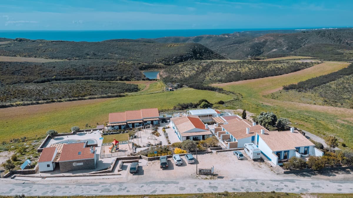 Vista aérea do Barranco da Fonte e da paisagem da Costa Vicentina