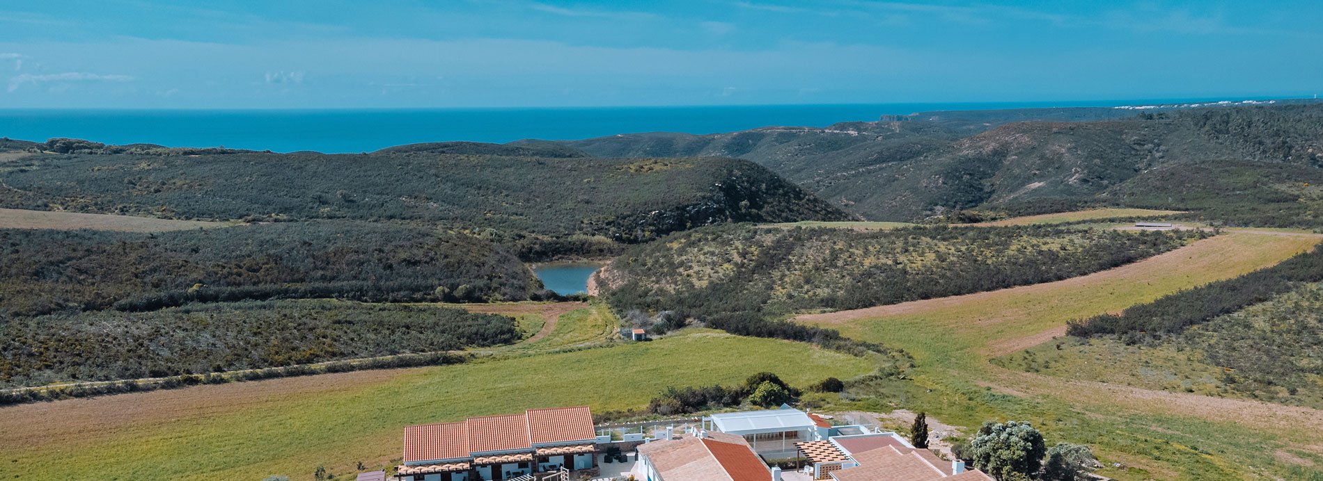 Paisagem de colinas em redor do Barranco da Fonte